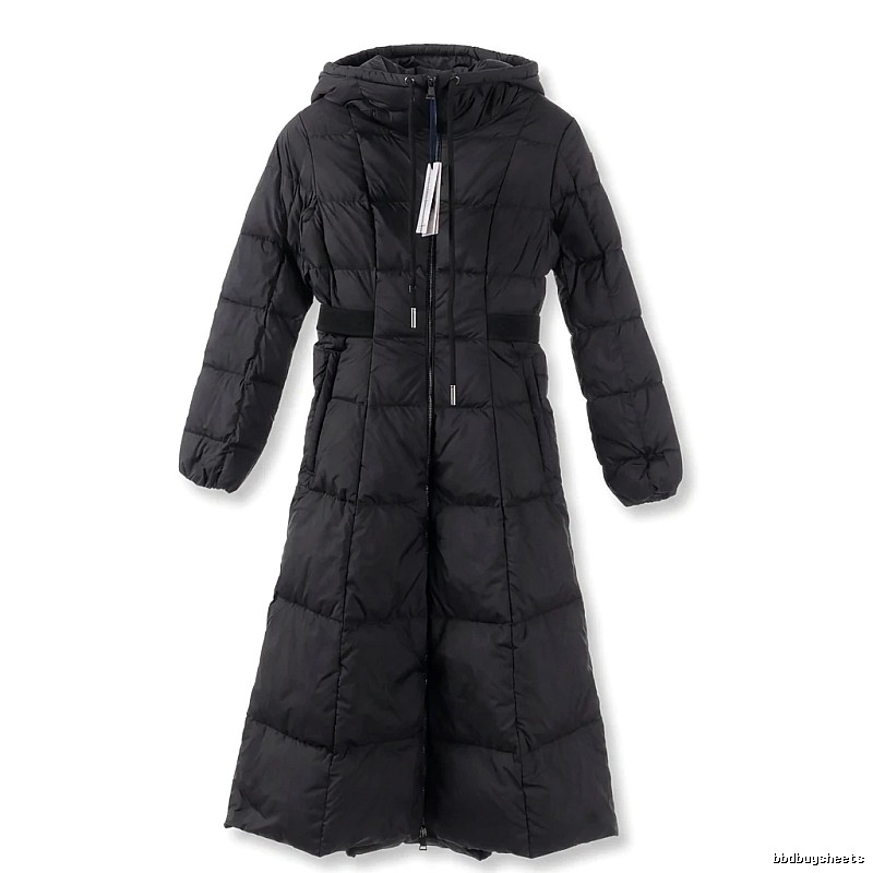 Long black down jacket of Moncler