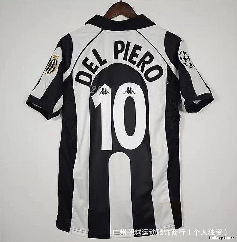 Manchester United Streetwear Beckham #7 soccer jersey White Black Retro with Logo Accent