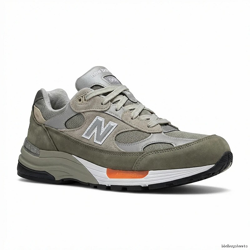 New Balance retro-style grey sports shoes