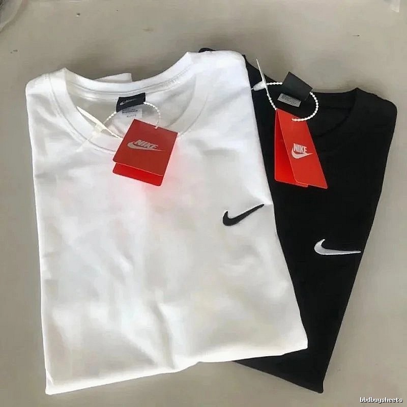 Nike Side Swoosh Logo Detail Black Hang Tag Swoosh T-Shirt Streetwear Look
