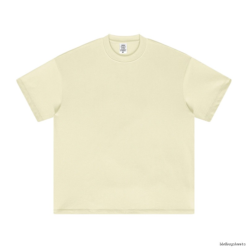 Patterned Plain white T-shirt Minimal White Short with Polished Detail