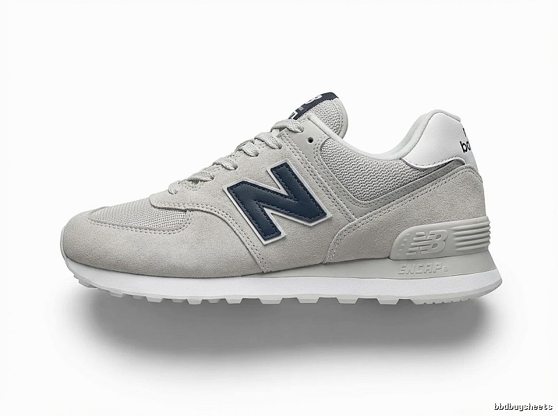 Retro-style grey sports shoes of New Balance