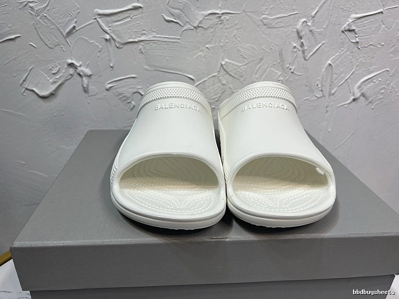 White Slide Sandals with White Open-toe Slide Shape for Streetwear Looks